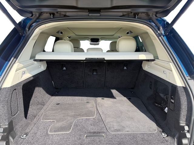 Used 2024 Blue Land Rover SE image 18