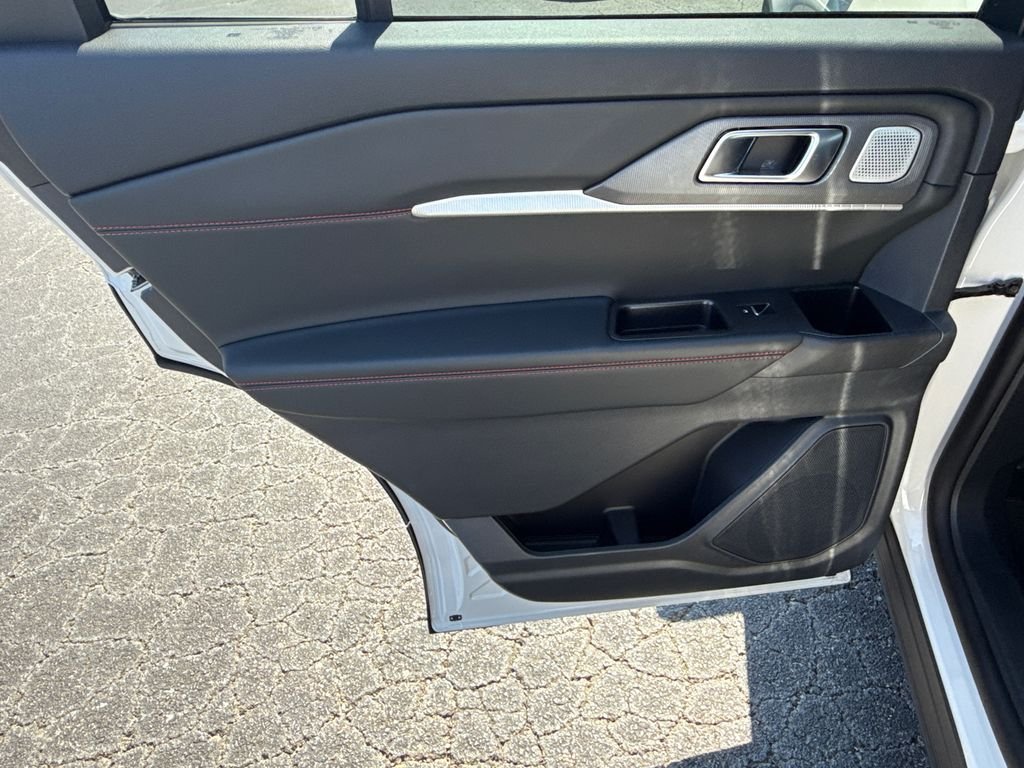 2025 Ford Explorer ST - Photo 23