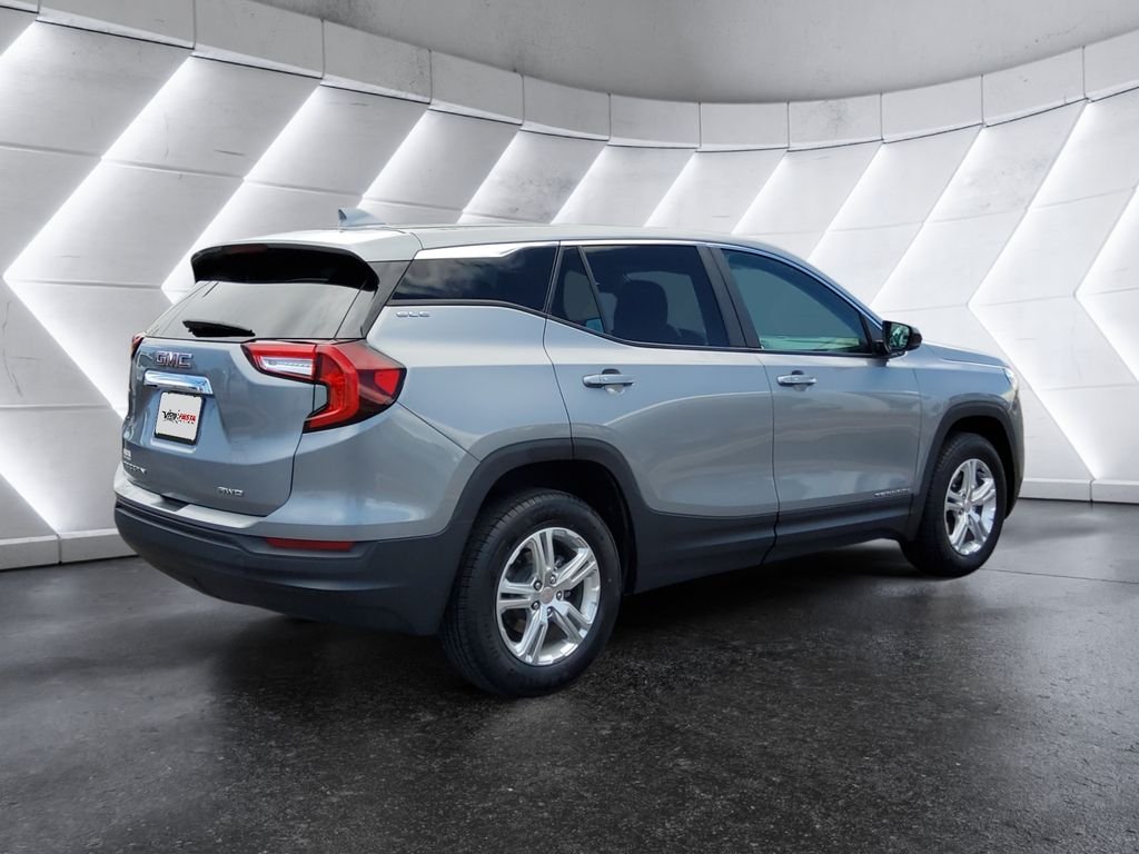 Used 2024 Silver GMC SLE image 4