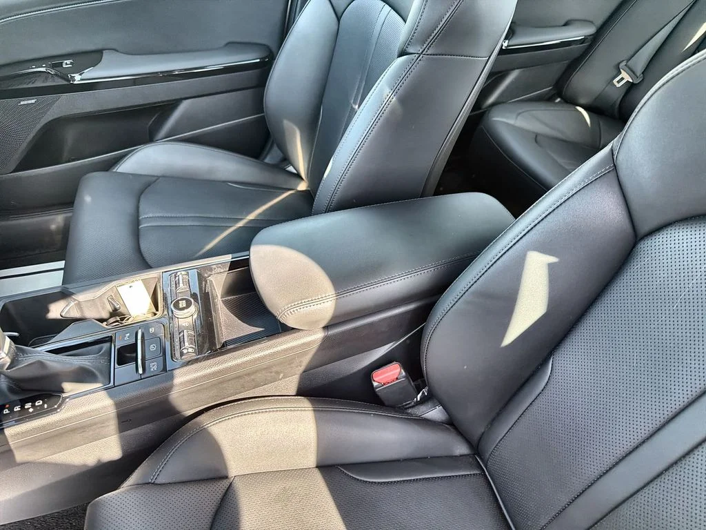 Used 2025 White Kia EX image 23