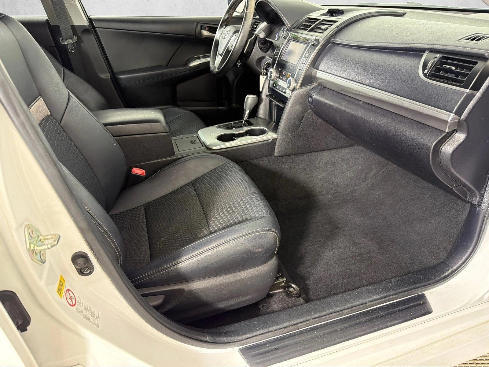 Used 2014 Super White Toyota SE image 13