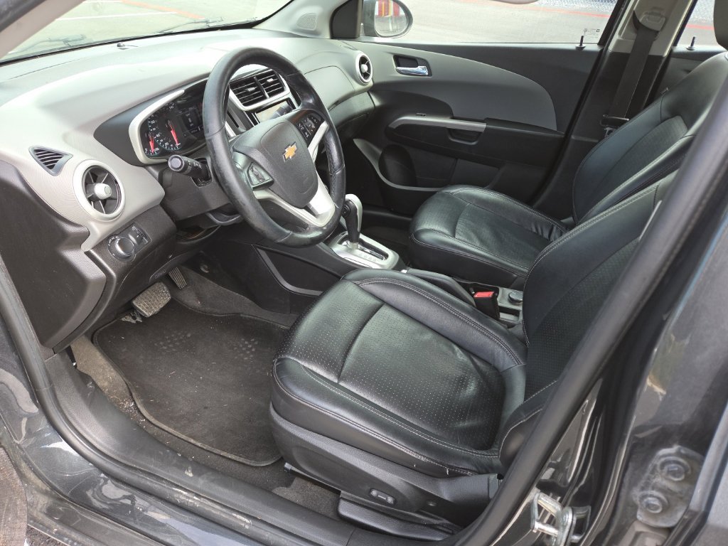 Used 2019 Gray Chevrolet Premier image 24