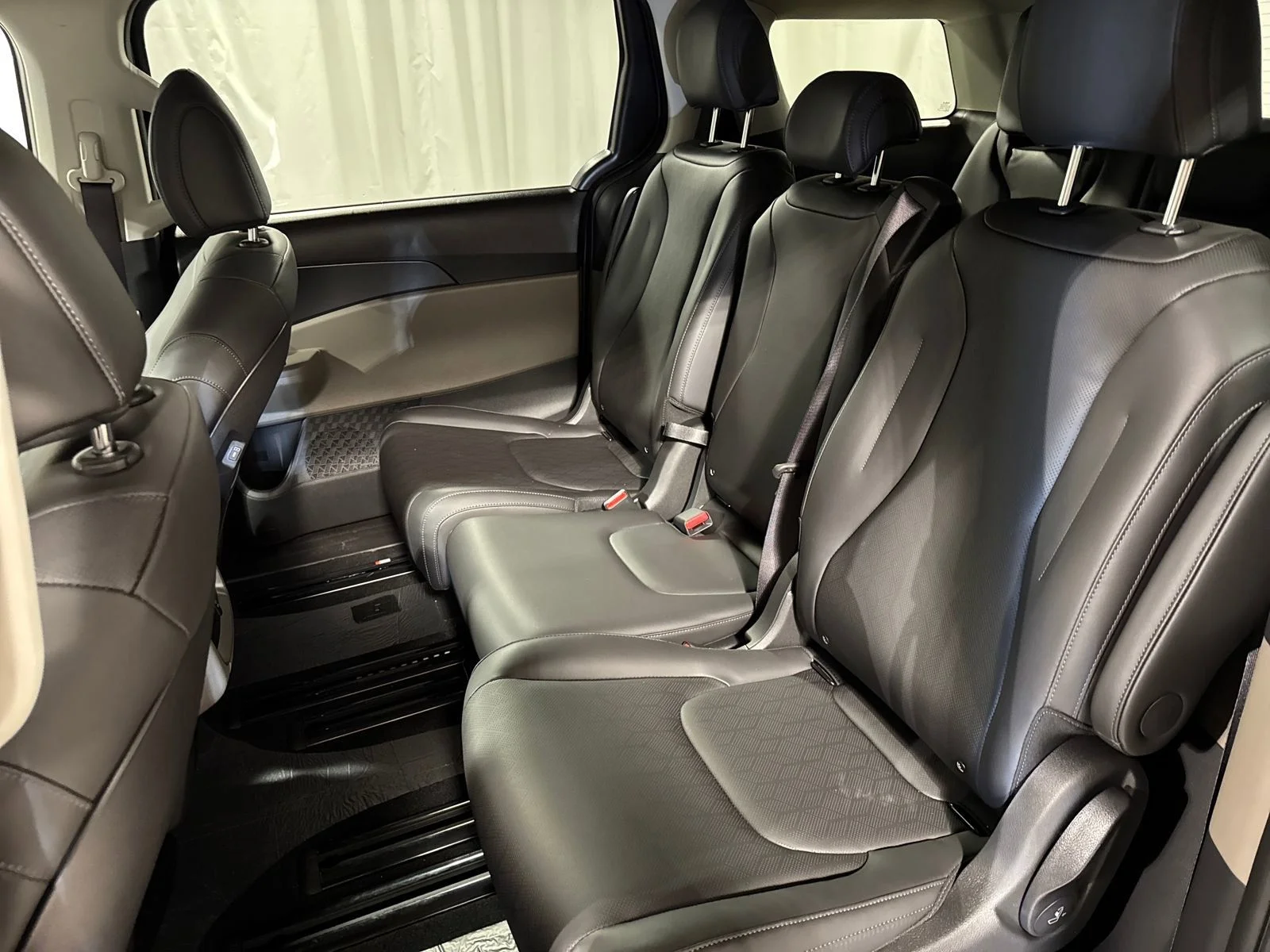 New 2026 Deep Chroma Blue Kia LXS image 5