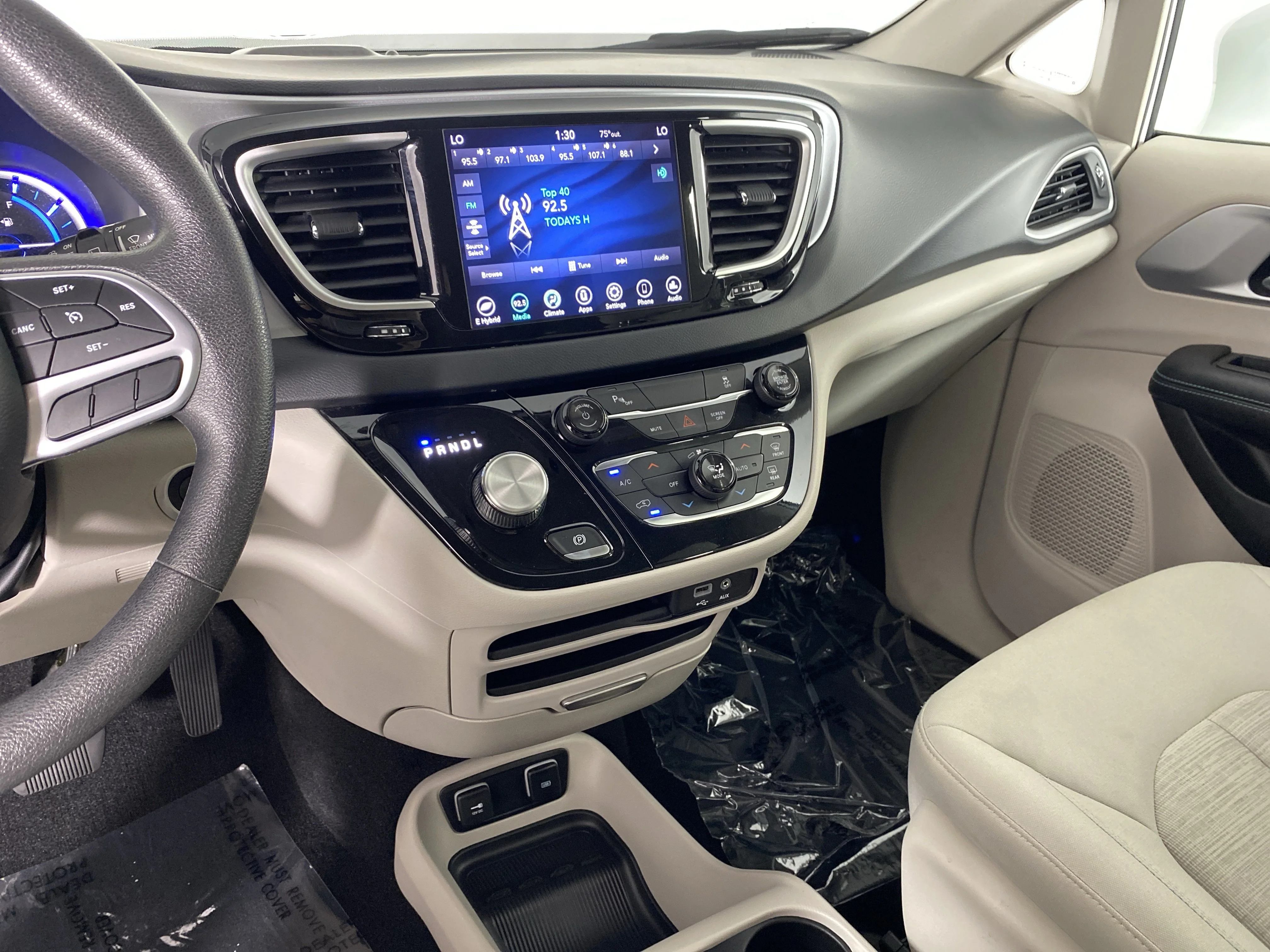Used 2018 Bright White Clearcoat Chrysler Hybrid Touring Plus image 26