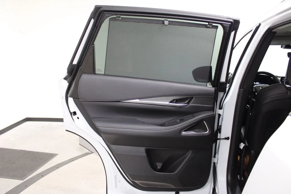 Certified Used 2026 White INFINITI LUXE image 34