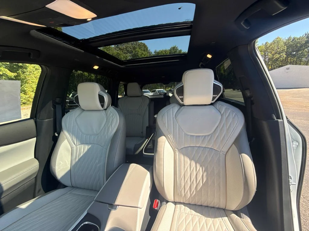 New 2027 2T RAD WHT INFINITI Autograph AWD image 25