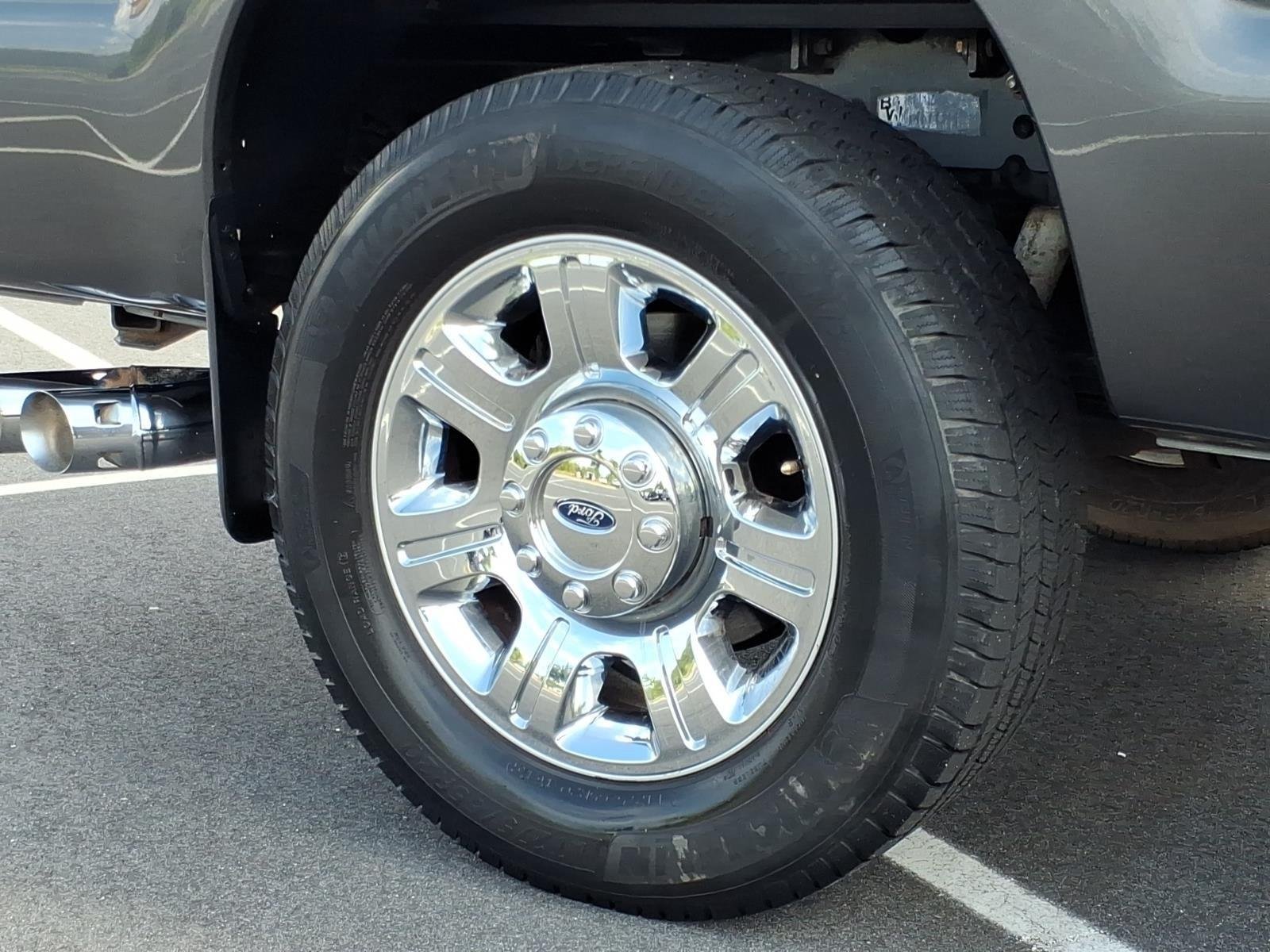Used 2015  Ford Lariat image 10