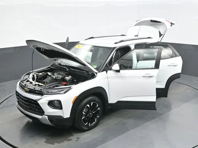 Used 2022 White Chevrolet LT image 28