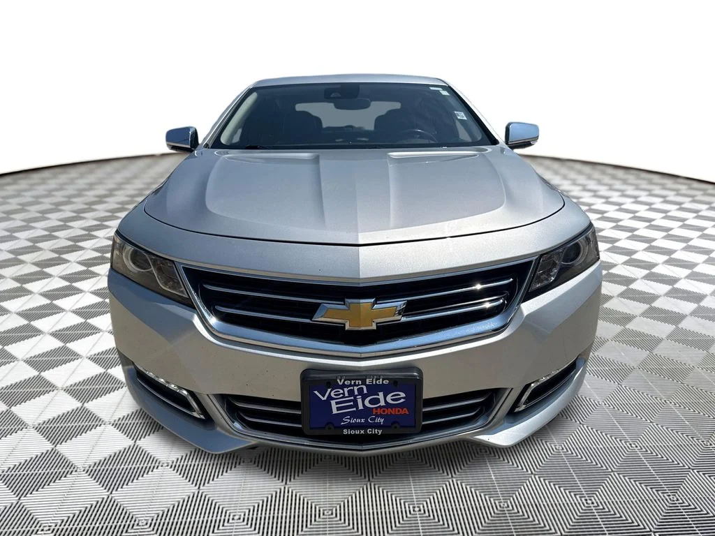 Used 2015 Silver Chevrolet LTZ image 9