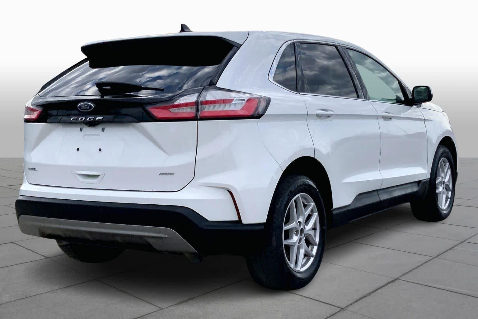 Certified Used 2024 Oxford White Ford SEL image 13
