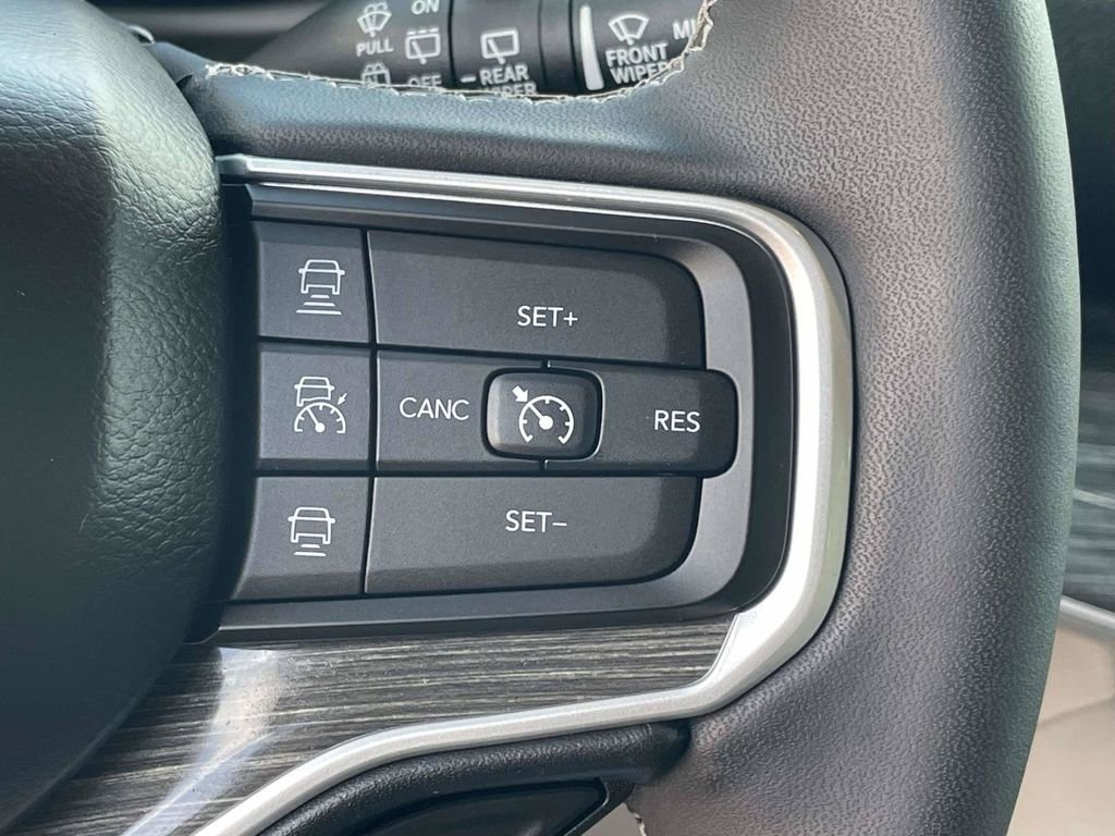 Used 2022 White Jeep Series II image 23