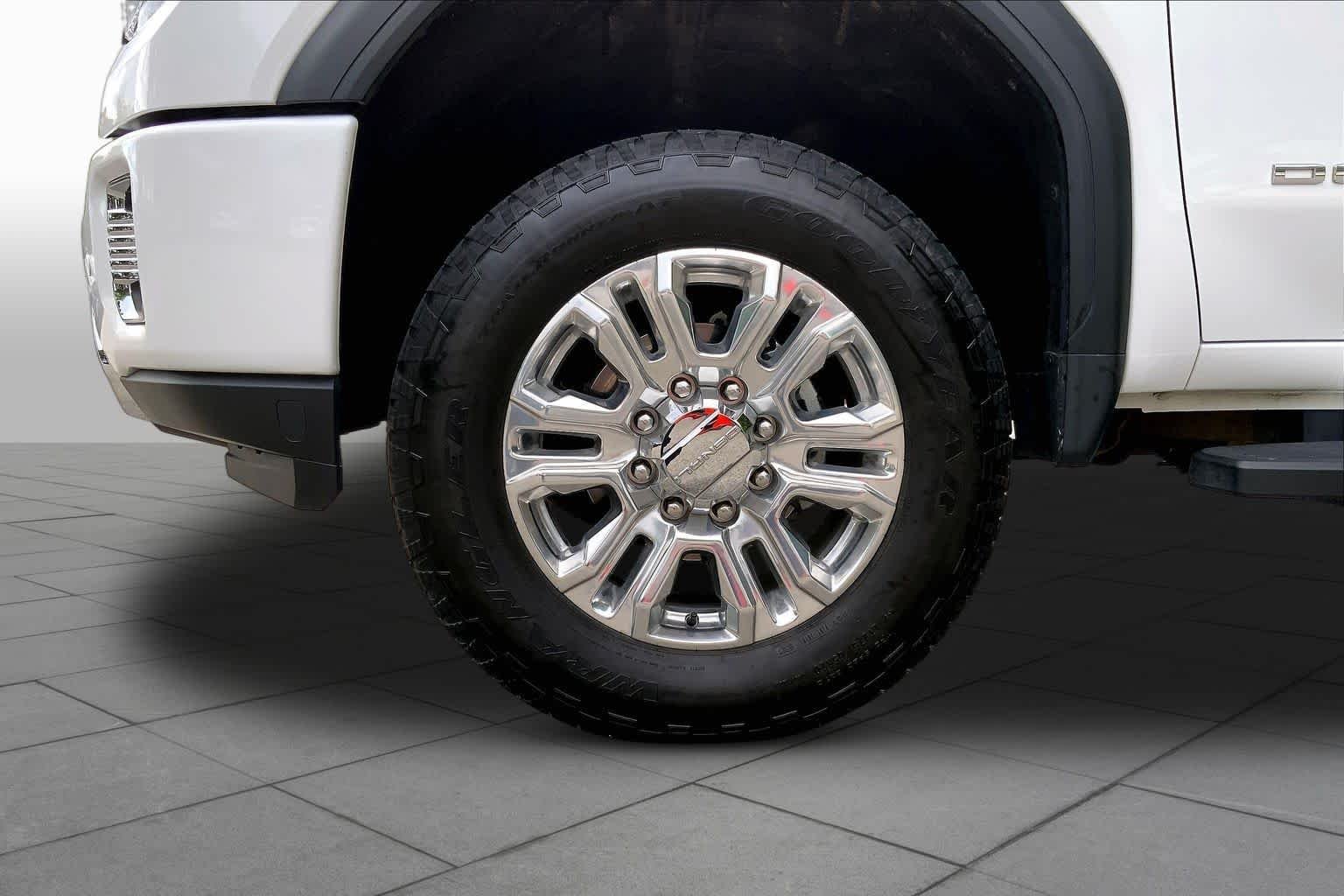 Used 2021 Summit White GMC Denali image 11