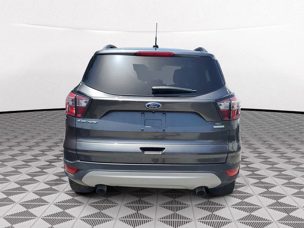 Used 2018 Gray Ford SE image 4