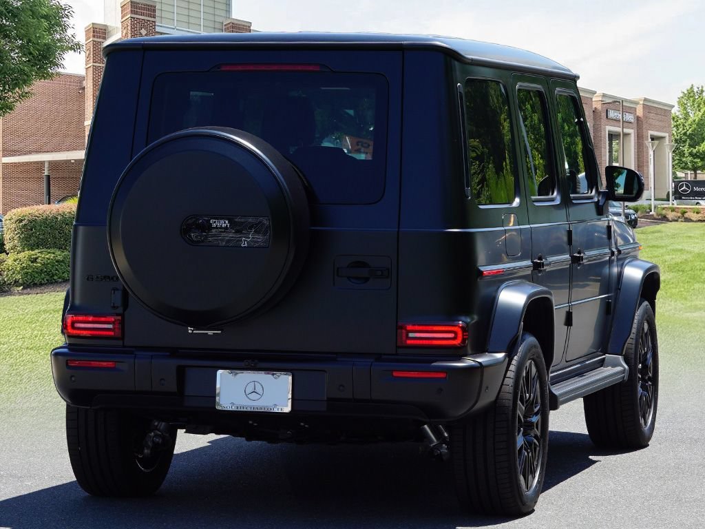 New 2027 MANUFAKTUR Night Black Magno Mercedes-Benz G 580 image 6