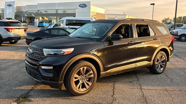 Used 2022 Agate Black Metallic Ford XLT image 2