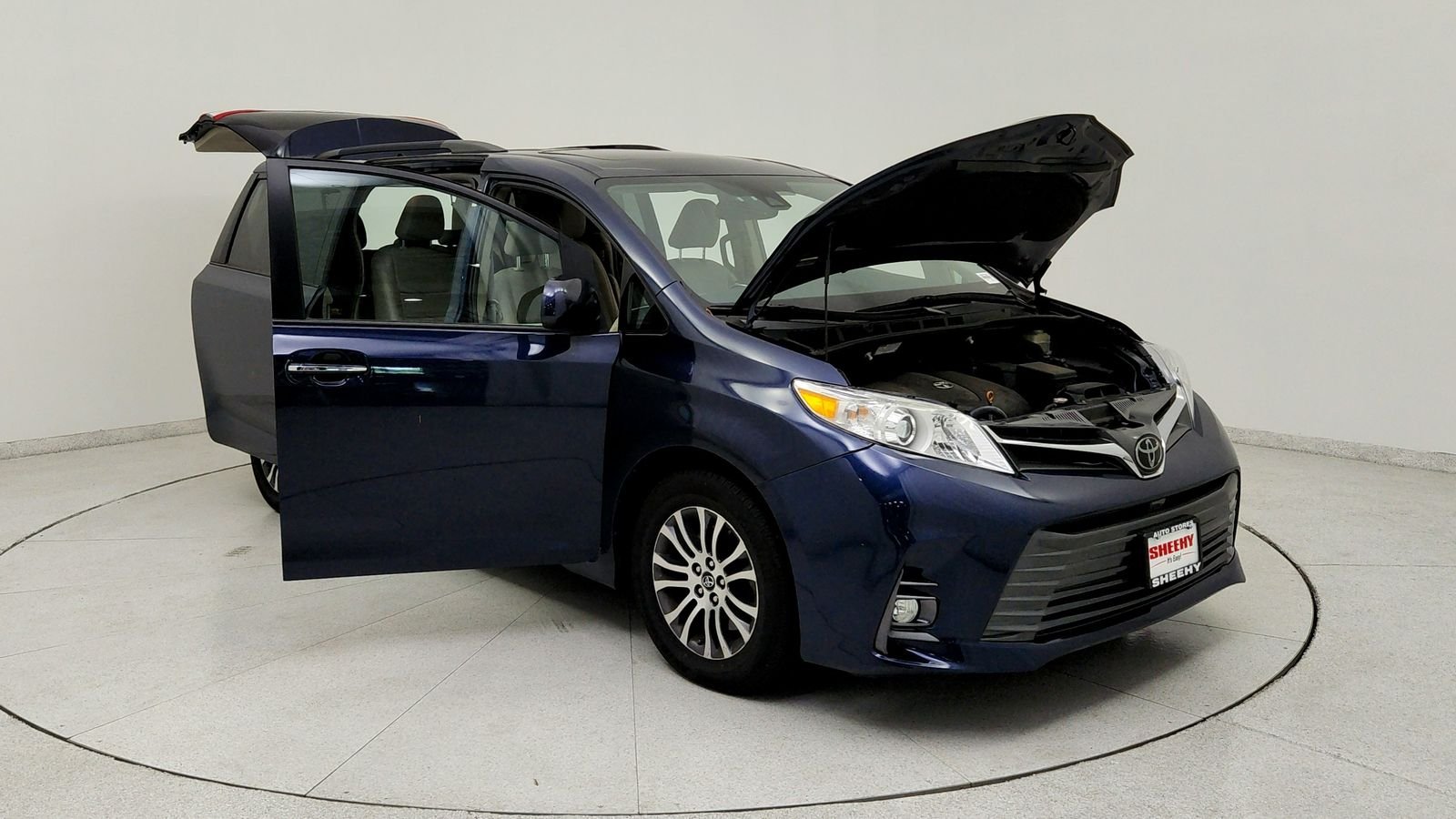 Used 2019 Beige Toyota XLE Premium image 11