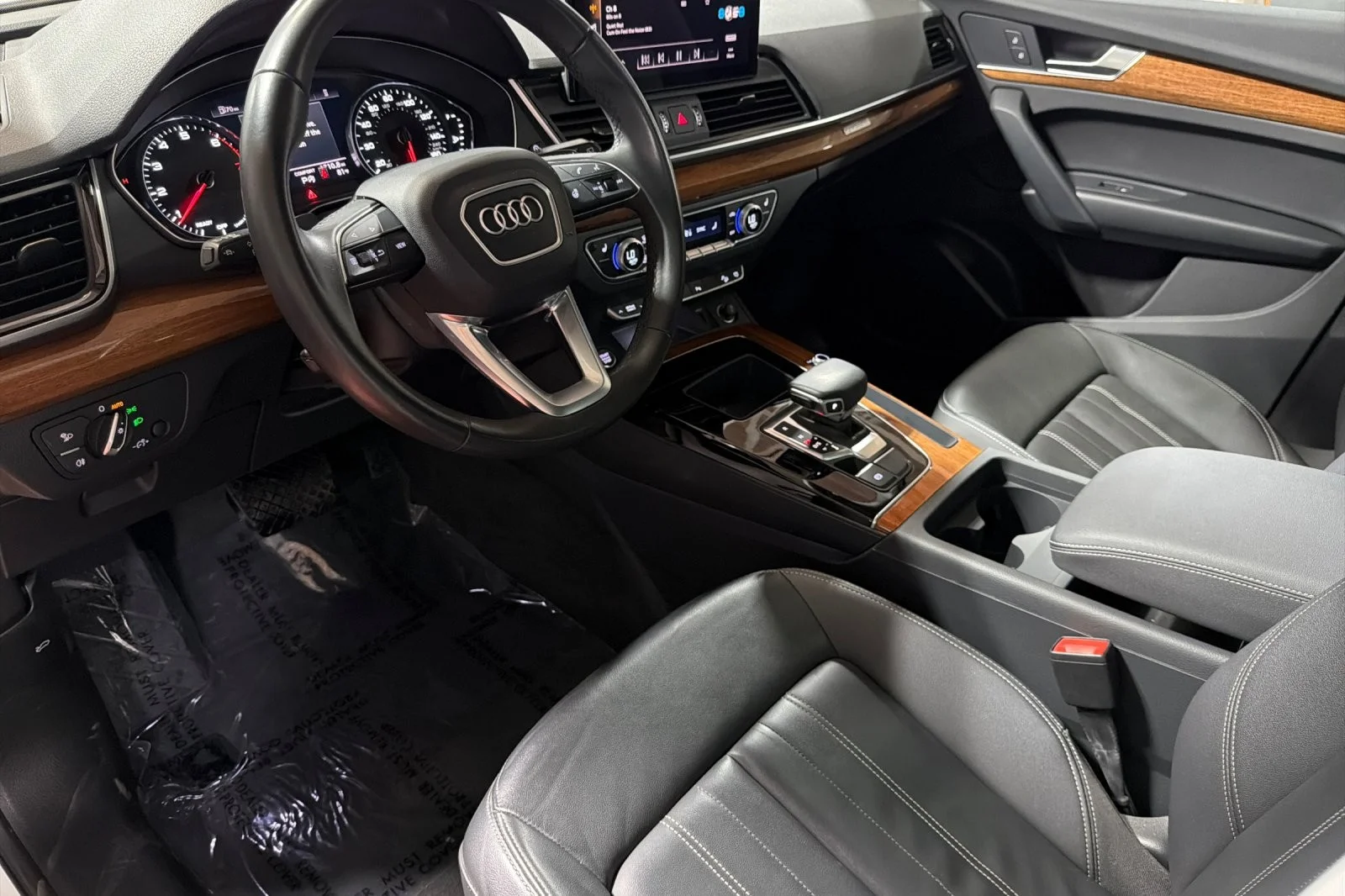 Used 2023 Ibis White Audi Premium 40 TFSI quattro image 9