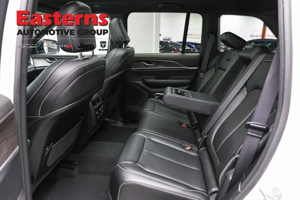 Used 2025 White Jeep Limited image 22