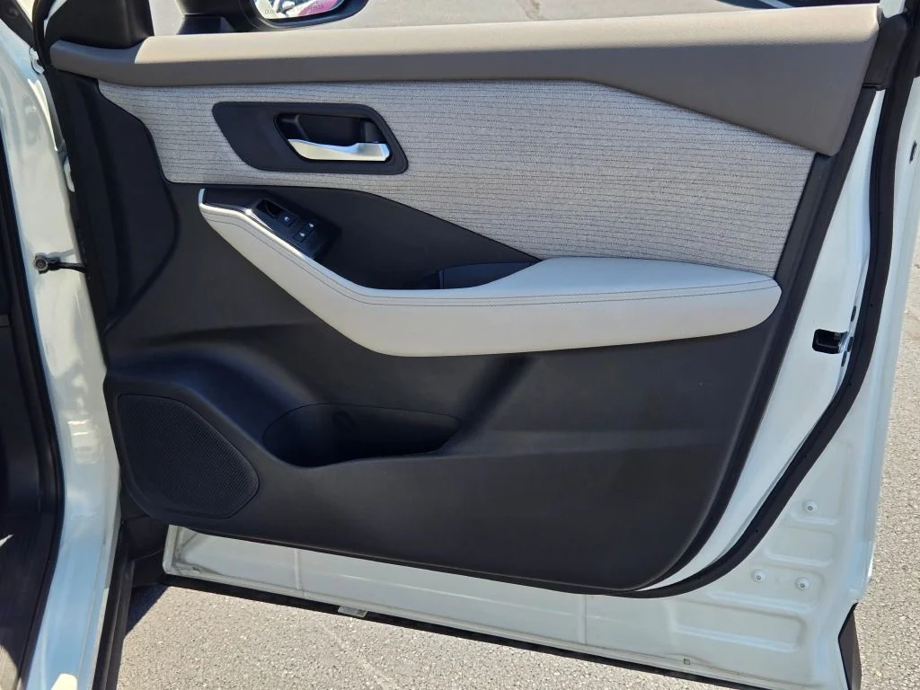 Used 2023 White Nissan SV image 5