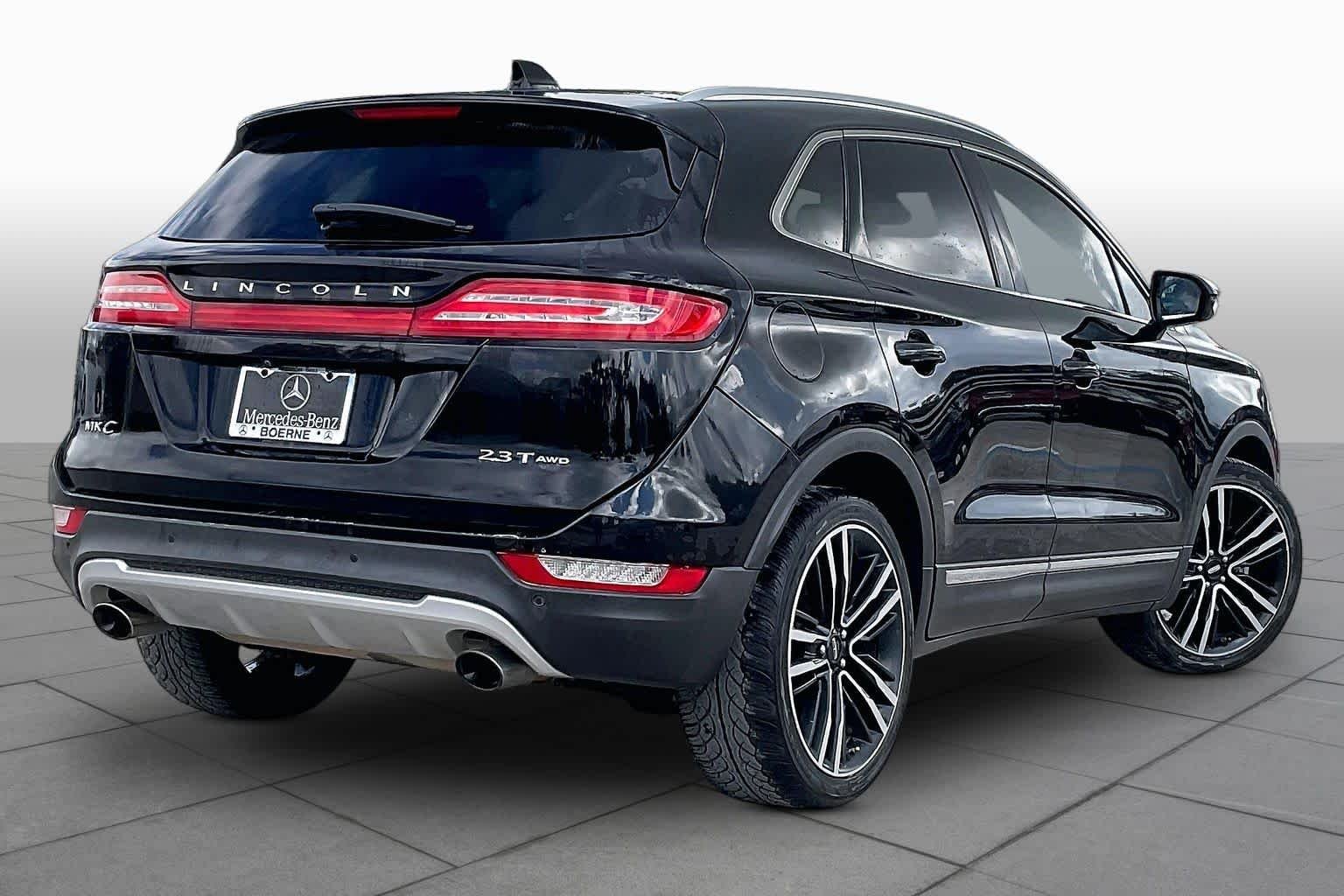 Used 2017 Diamond Black Metallic Lincoln Reserve image 13