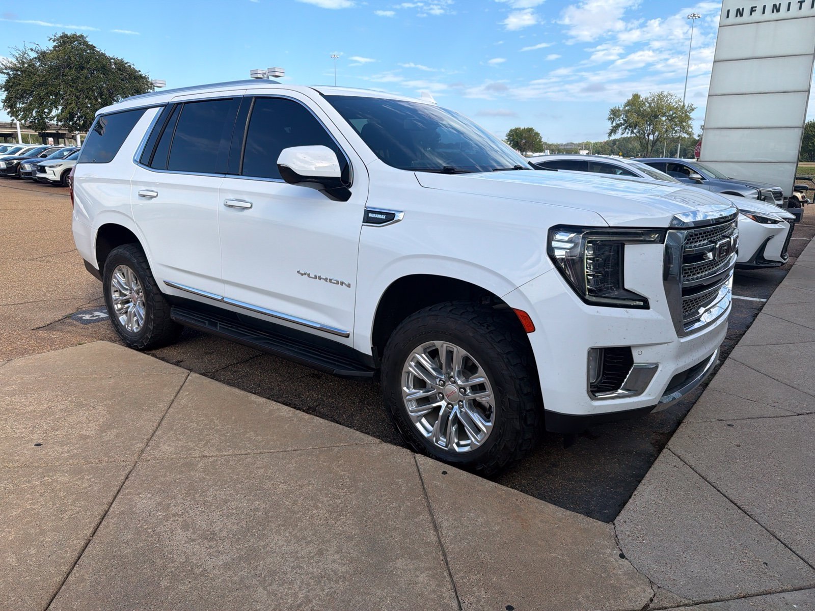 Used 2023 White GMC SLT image 7