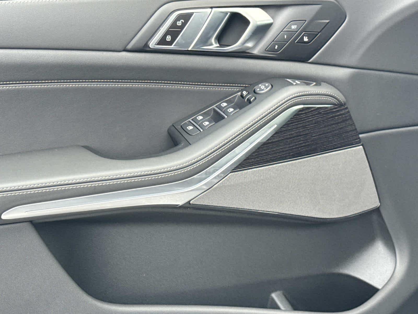 New 2026 Dravit Grey Metallic BMW xDrive40i image 27