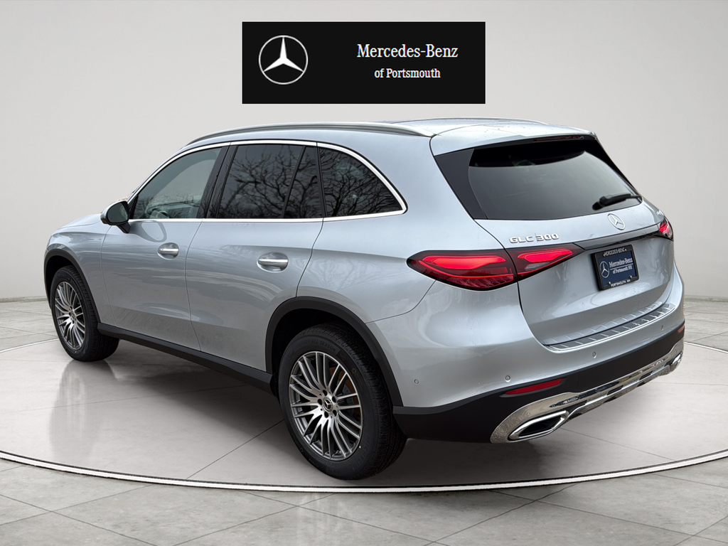 Used 2026 Silver Mercedes-Benz GLC 300 image 3