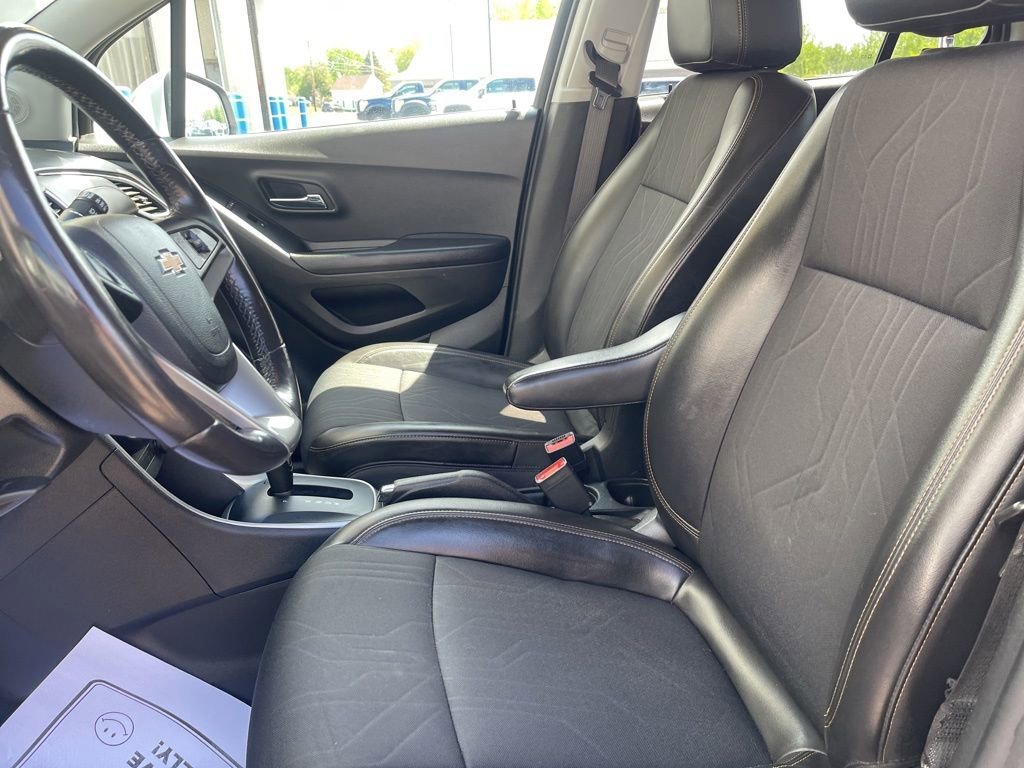 Used 2022 Silver Ice Metallic Chevrolet LT image 11