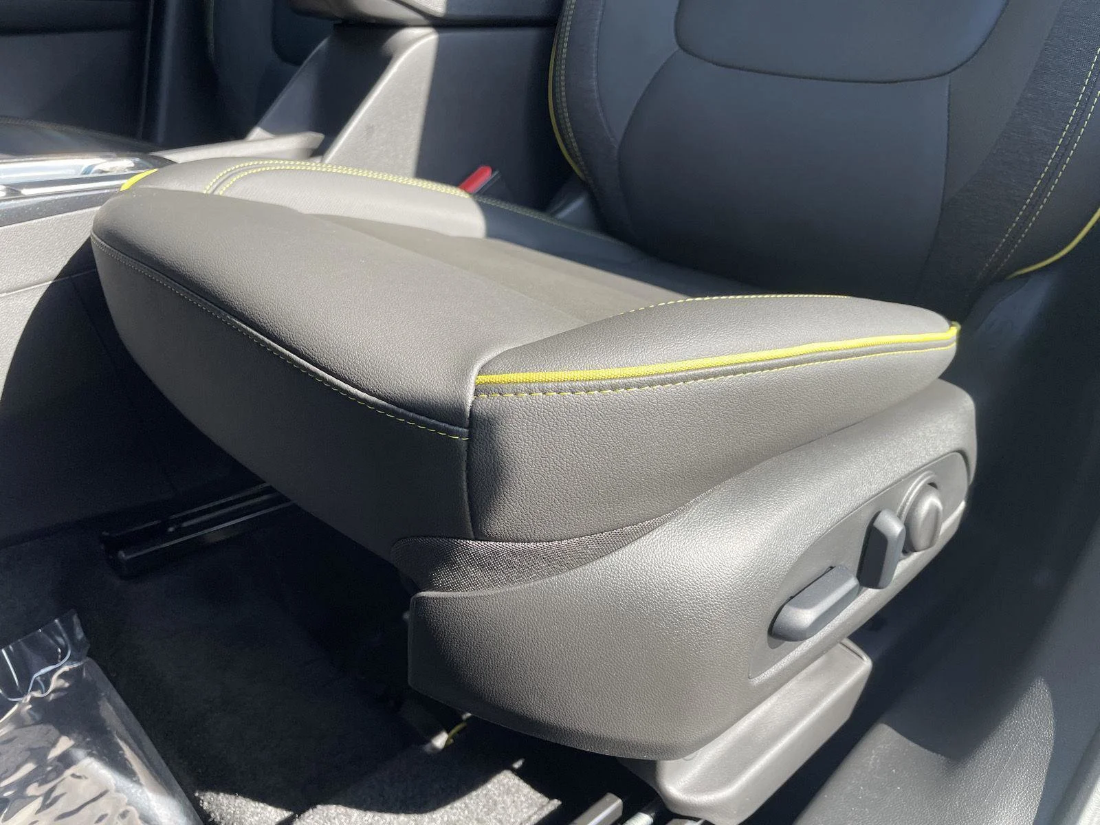Used 2025 Cacti Green Chevrolet ACTIV image 22