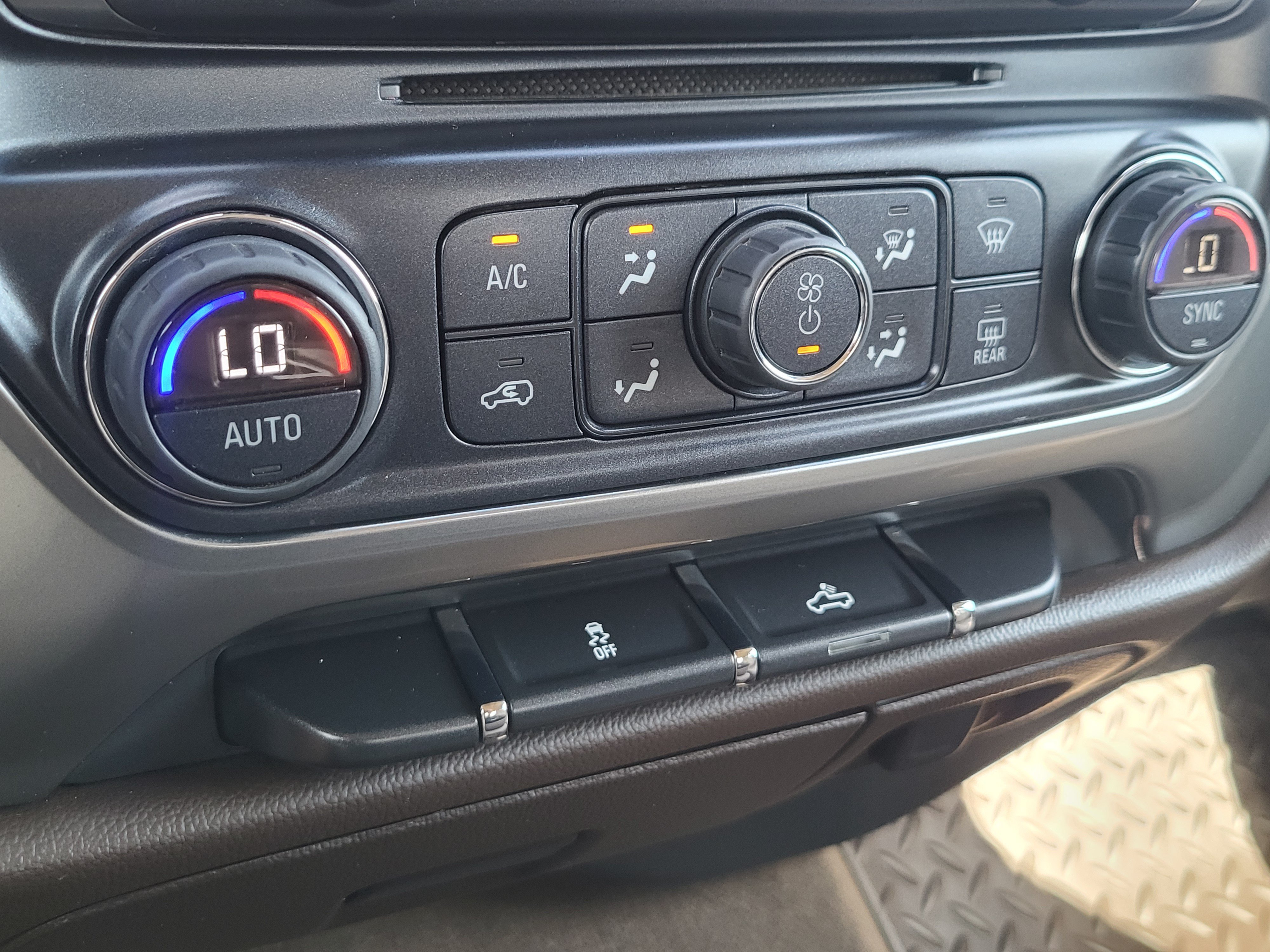 2016 Chevrolet Silverado 1500 LT - Photo 17
