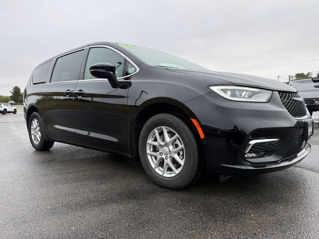 2026 Chrysler Pacifica photo 3