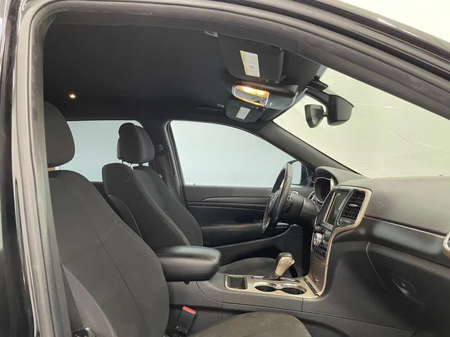 Used 2017 Diamond Black Crystal Pearlcoat Jeep Laredo image 18
