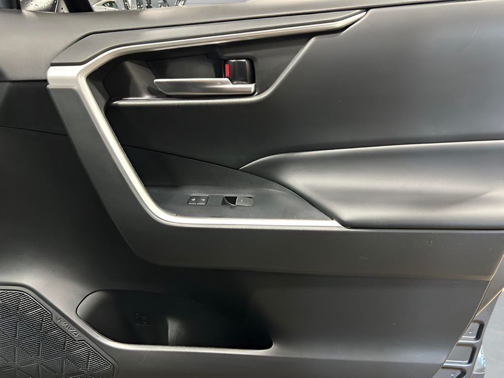 2022 Toyota RAV4 XLE - Photo 26