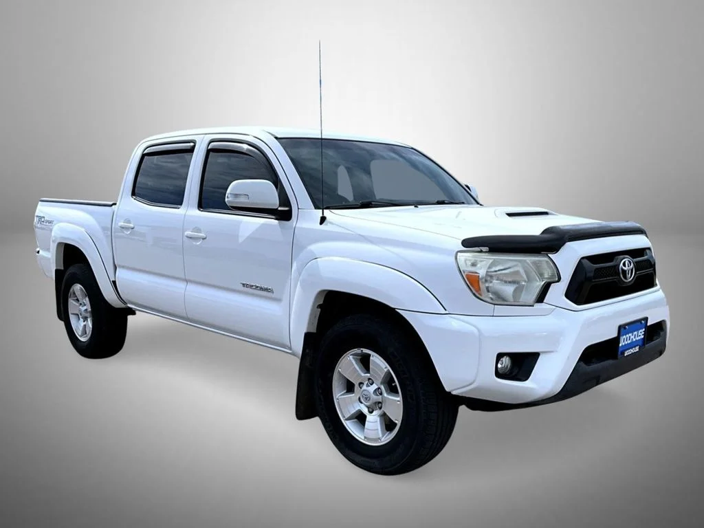 Used 2014 White Toyota Base image 3