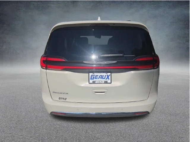 Used 2021 White Chrysler Touring L image 11