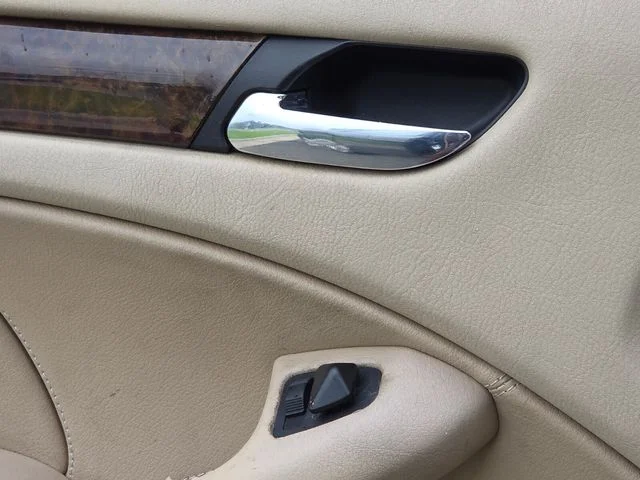 Used 2005  BMW 330i image 26