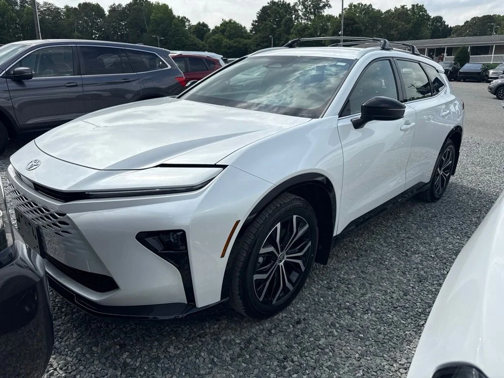 Used 2026 White Toyota XLE image 1