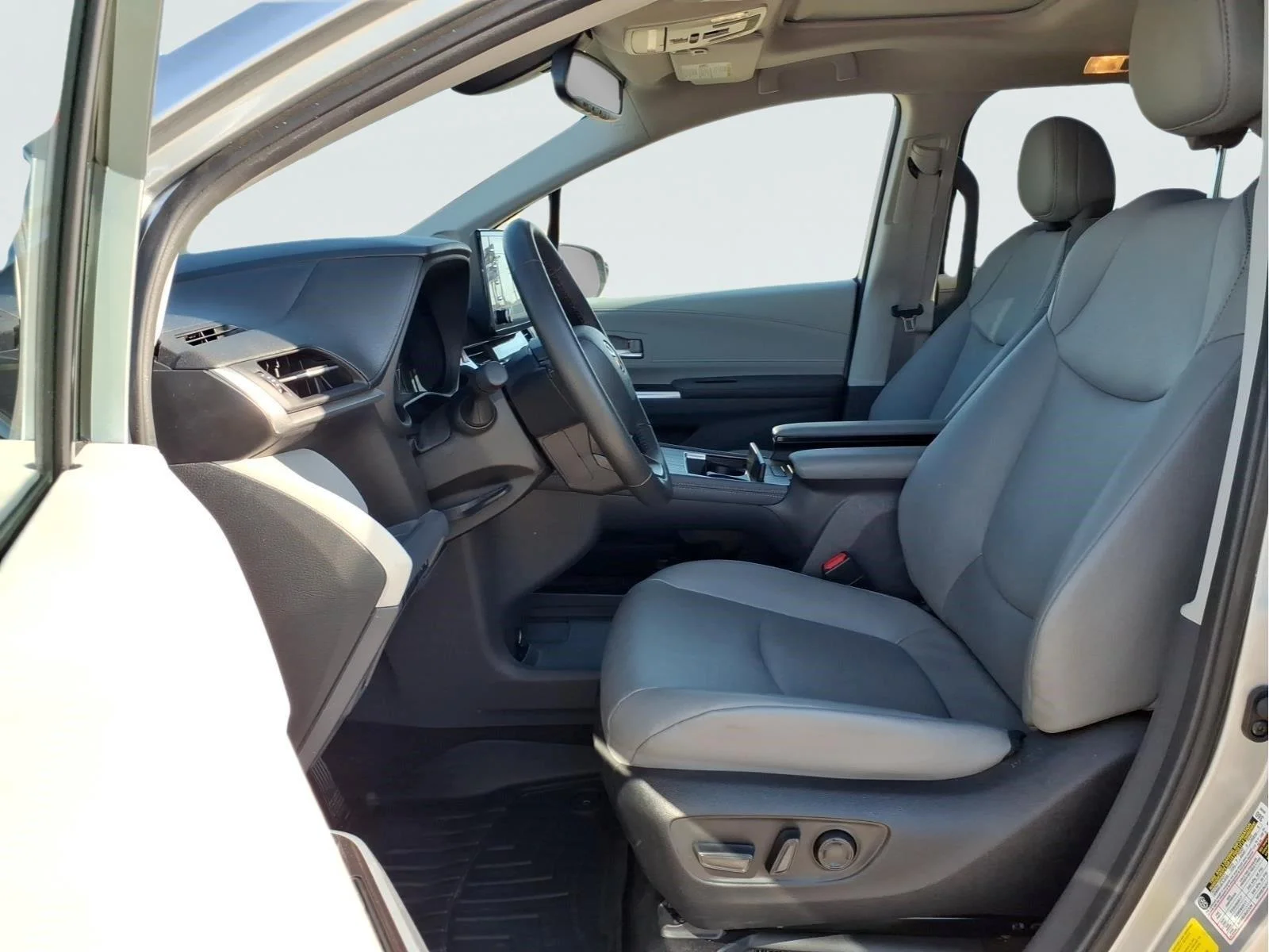 Used 2023 Celestial Silver Metallic Toyota XLE 7-Passenger image 17