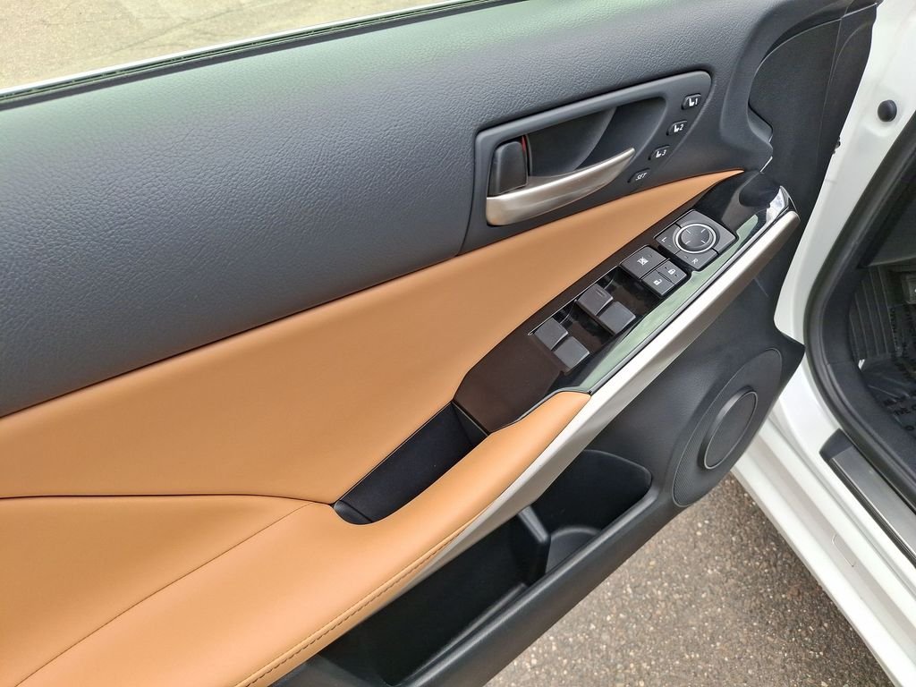 Used 2018 White Lexus 300 image 15