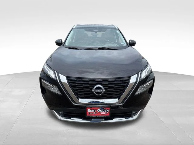 Certified Used 2022 Black Nissan Platinum image 2