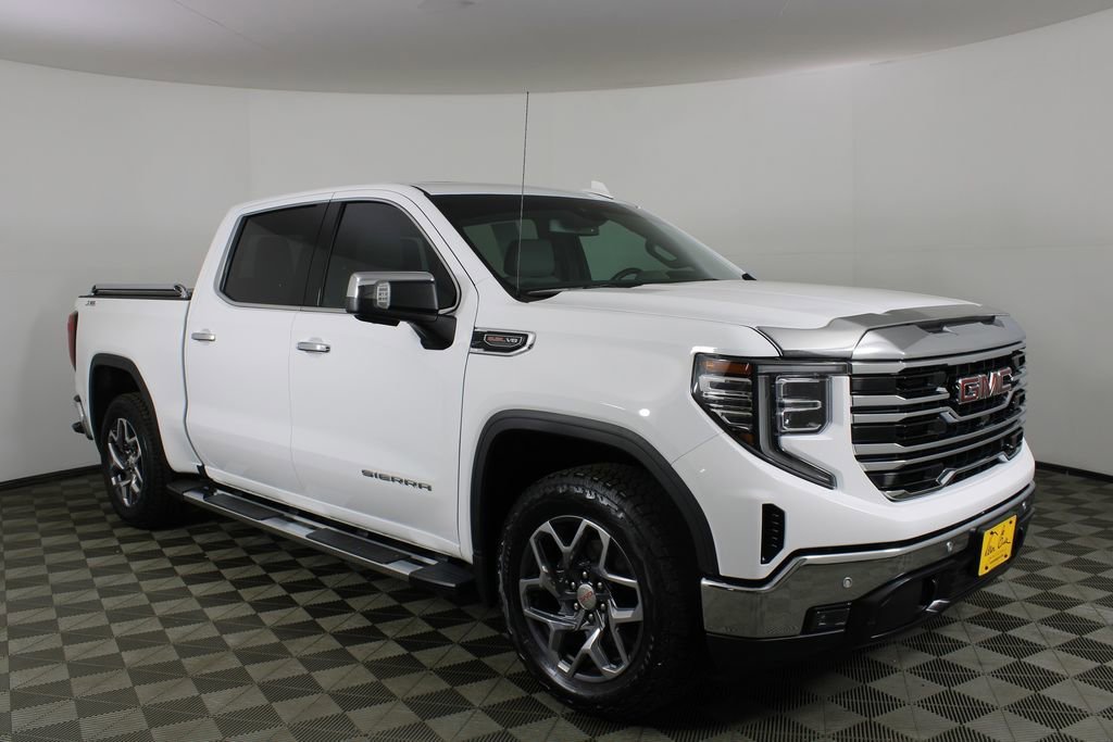 2022 GMC Sierra 4WD Crew Cab Short Box SLT's photo