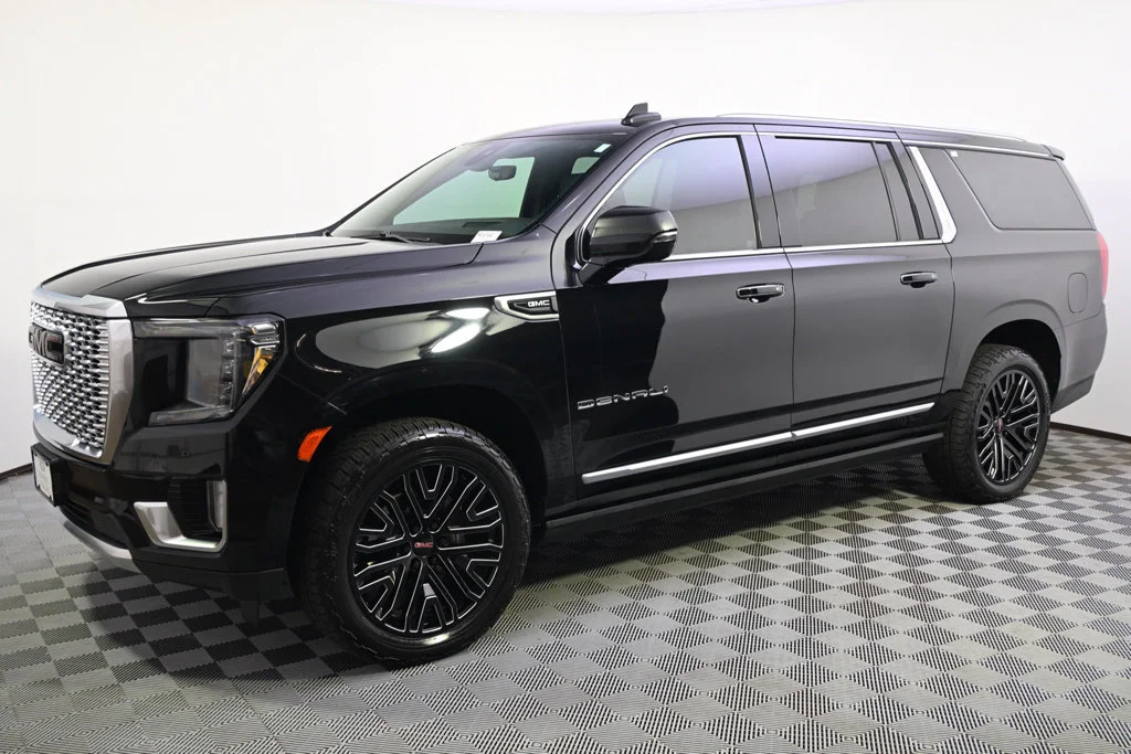 Used 2021 GMC Yukon XL Denali with VIN 1GKS2JKL4MR197440 for sale in Minneapolis, Minnesota