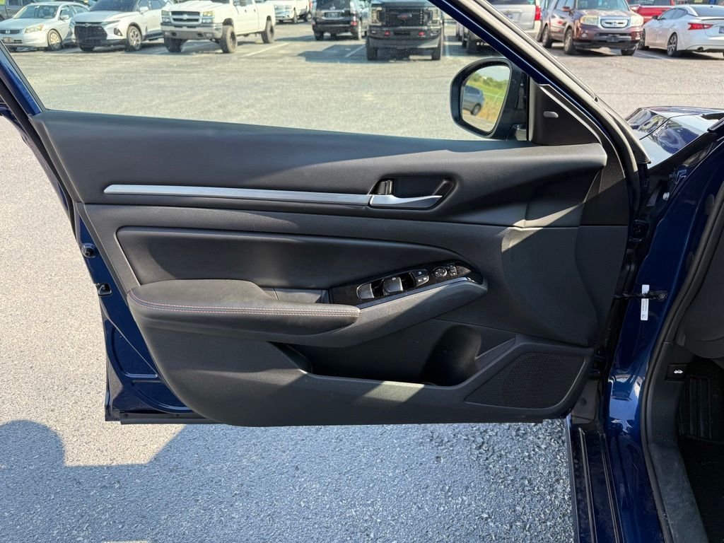 Used 2024 Blue Nissan 2.5 SR image 5