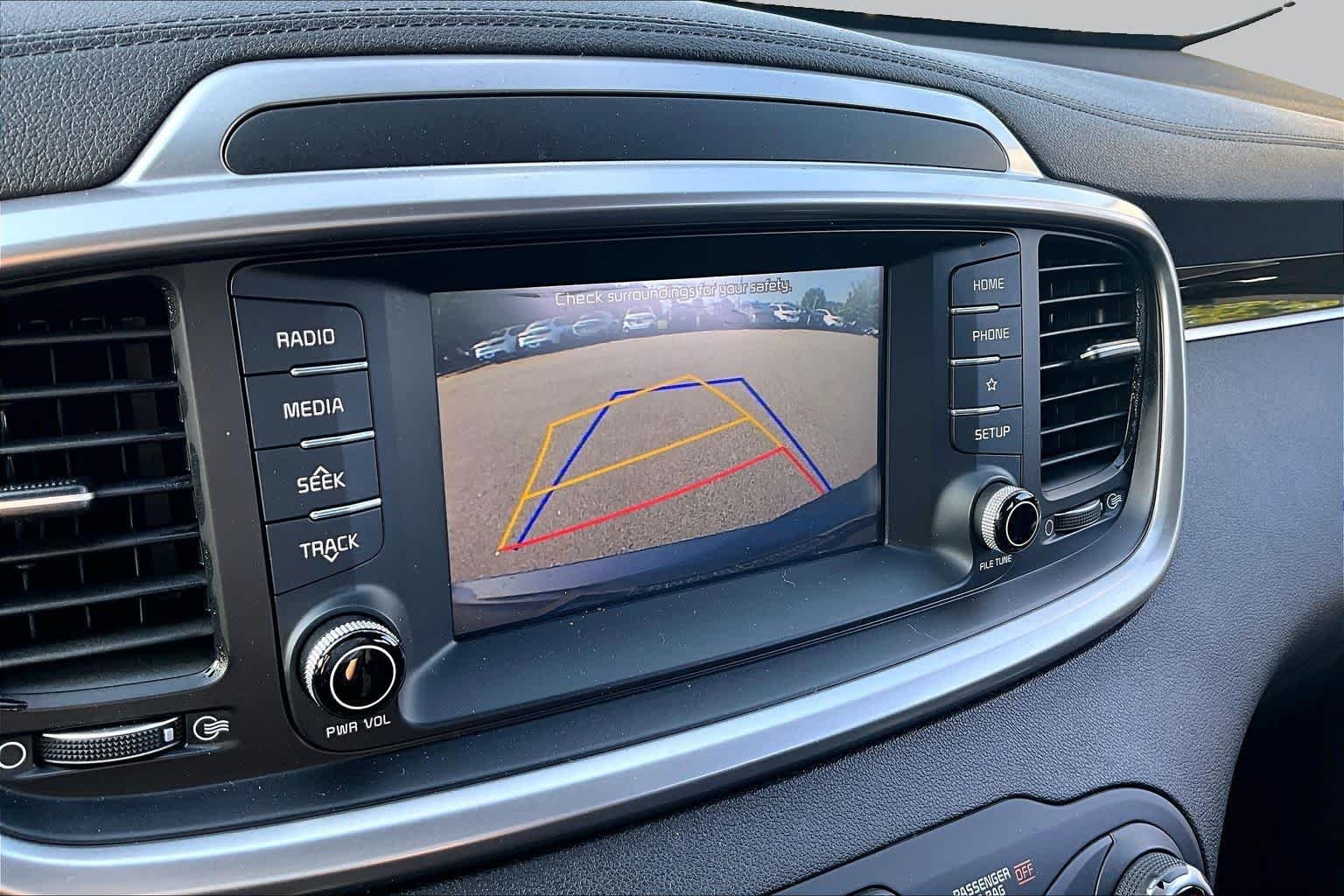 Used 2019 Everlasting Silver Kia L image 31