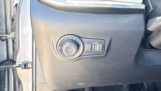 Used 2022 Silver Jeep Limited image 22