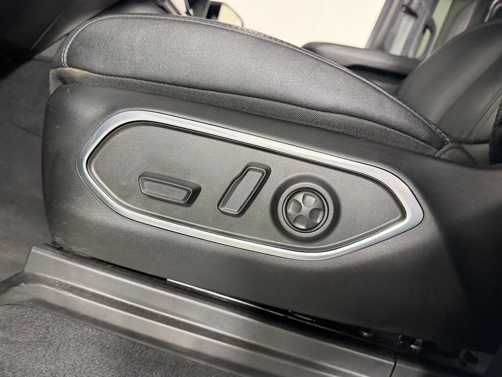 Used 2023 White Jeep Series III image 23