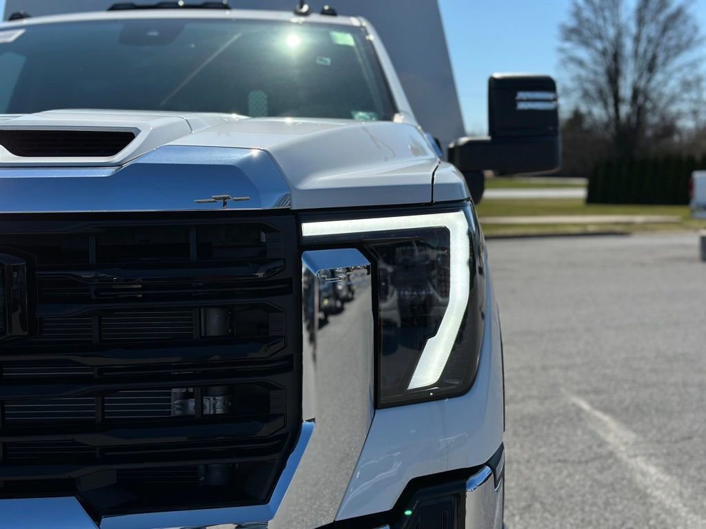 New 2026 Summit White GMC Pro image 24