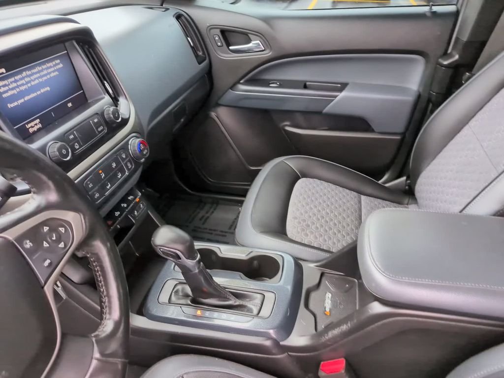 Used 2022 Red Chevrolet Z71 image 27
