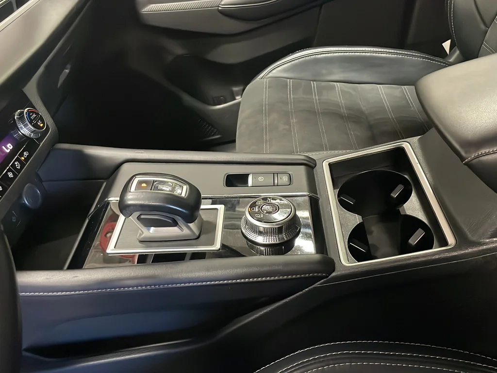 Used 2024 Gray Mitsubishi SE image 22