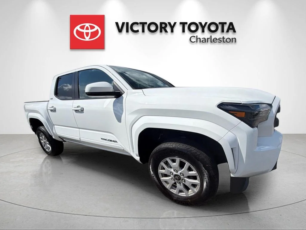 Used 2025 White Toyota SR5 image 5